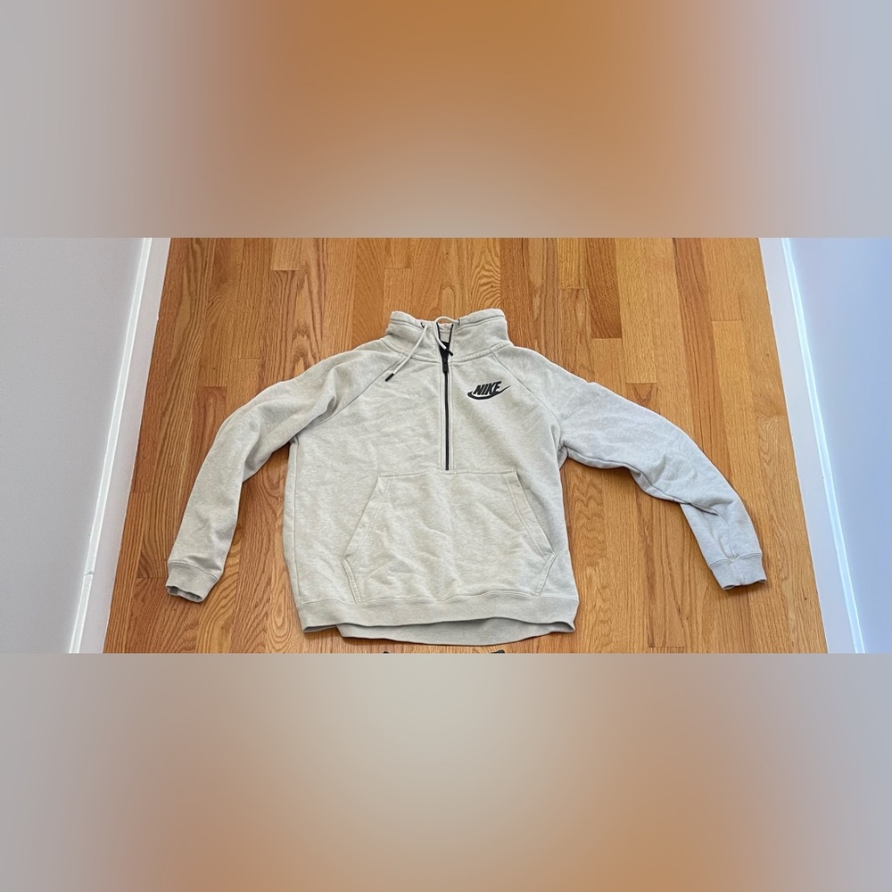 Nike Women’s Medium Half Zip Sweatshirt